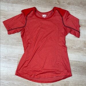 REI Short Sleeve Red Orange Active Tee T-Shirt Women’s Small (Spring 2016)